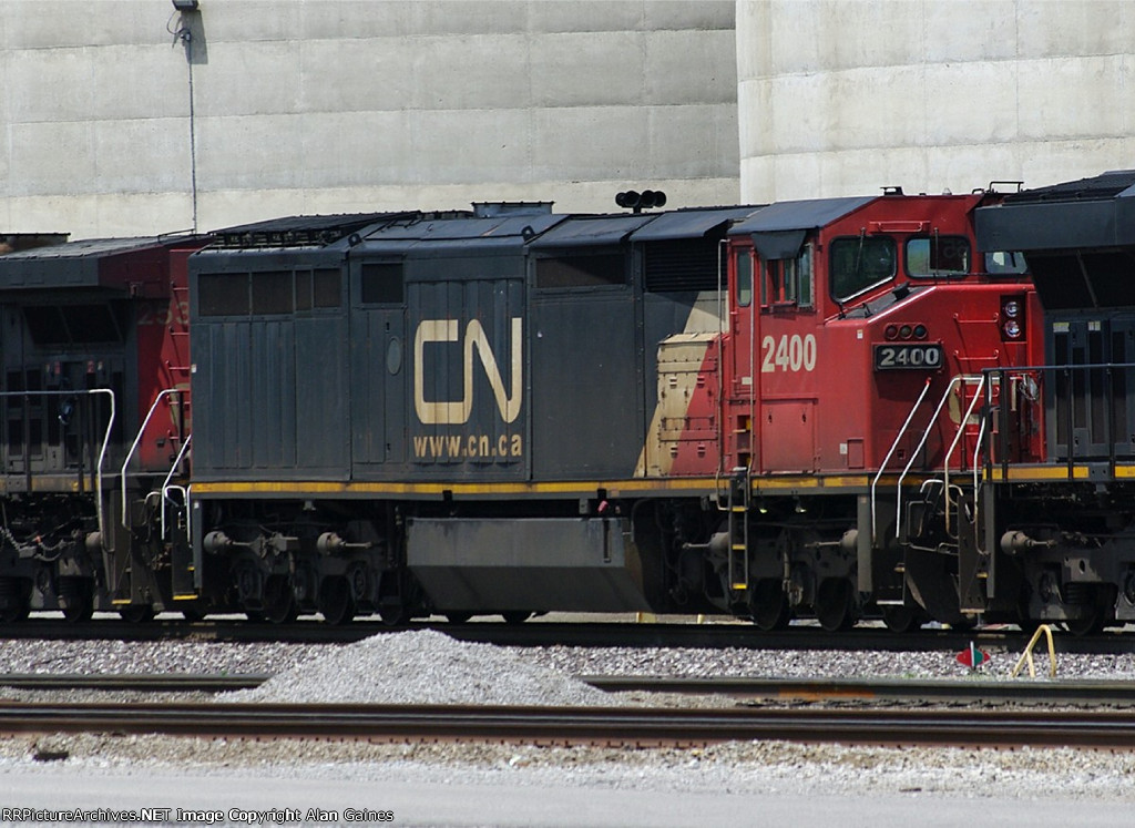 CN 2400